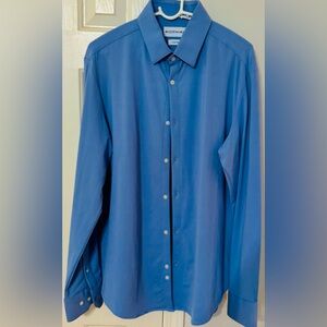 Mizzen+Main Blue Casual Button Down Shirt with Crisp Style